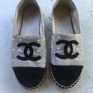 💫 CHANEL ICONIC RARE BEIGE BLACK SUEDE PEARL LOGO ESPADRILLES EU 42 Size 11.5US